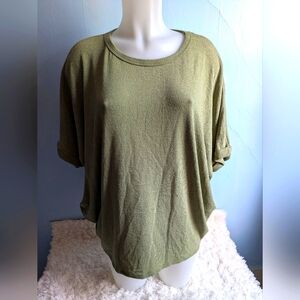 NWT Francesca's Collections Size Large Sage Green Short Sleeve Top